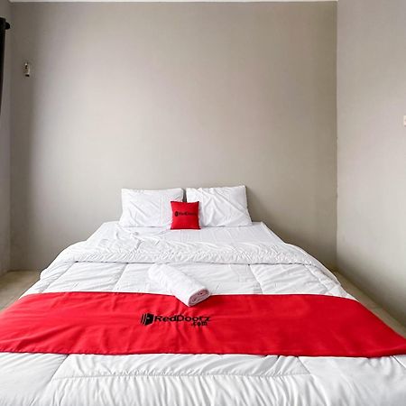 Reddoorz Near Maulana Yusuf Stadium Serang Hotel Екстериор снимка